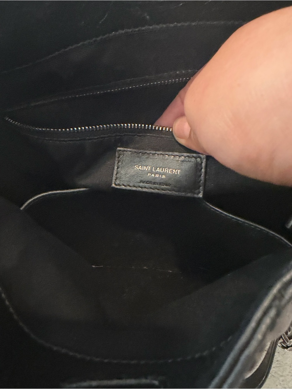 Saint Laurent Large Black Quilted Glossy Leather Niki Shoulder Bag - Picture 8 of 16